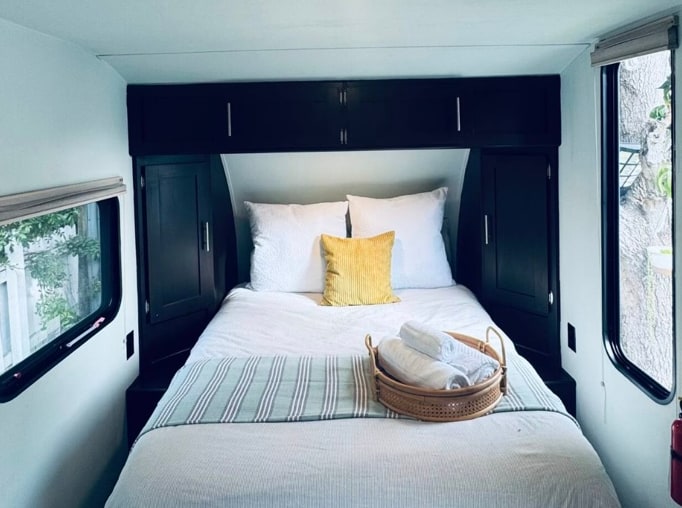 Suite 3 · queen bed
